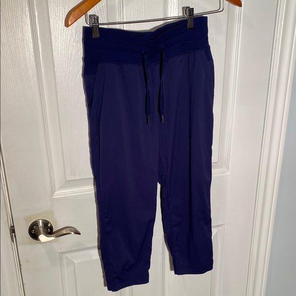 Lululemon Crop Joggers Dance Studio Pants Lightweight Capris • Size 2 • LIKE NEW - Picture 2 of 7